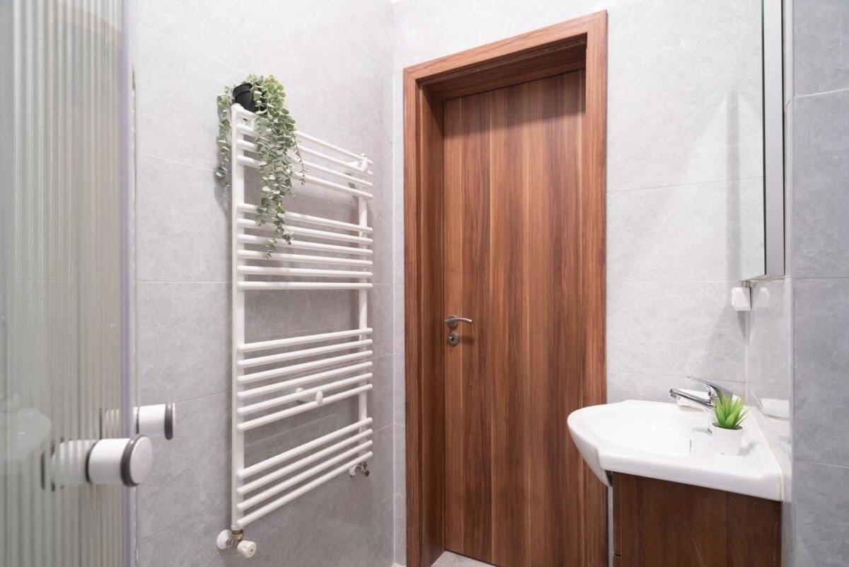 New Spacious Apartment At Superb Location Budapest Kültér fotó